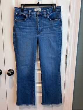 Madewell Women's Mid-Rise Kick Out Flare Raw Hem Cropped Jeans Size 30 Waist